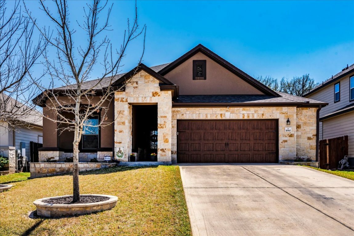 Property Photo: 1060 Verna Brooks Way TX 78640
