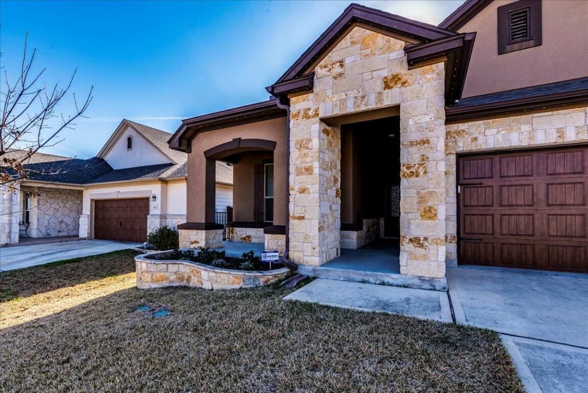 Property Photo:  1060 Verna Brooks Way  TX 78640 