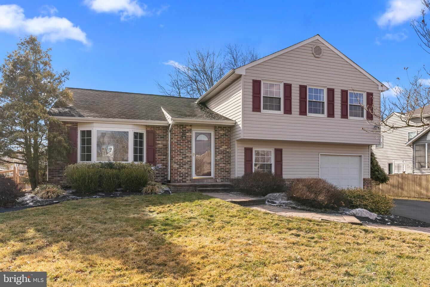 Property Photo: 1423 Scarlet Oak Road PA 19067