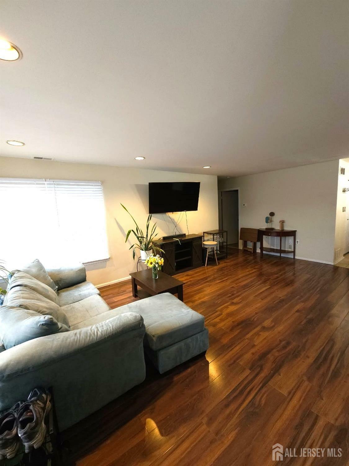 Property Photo:  188 Pennsylvania Way  NJ 08902 