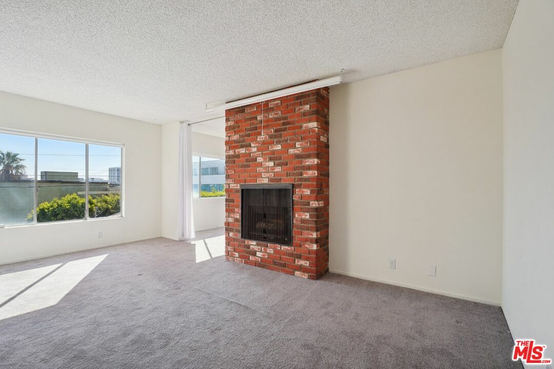 Property Photo: 1143 22nd St 3 CA 90403