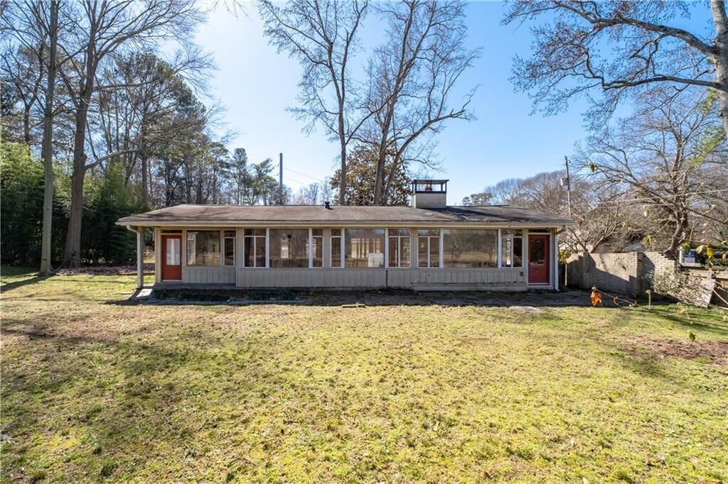 Property Photo: 382 Golfview Road NW GA 30309