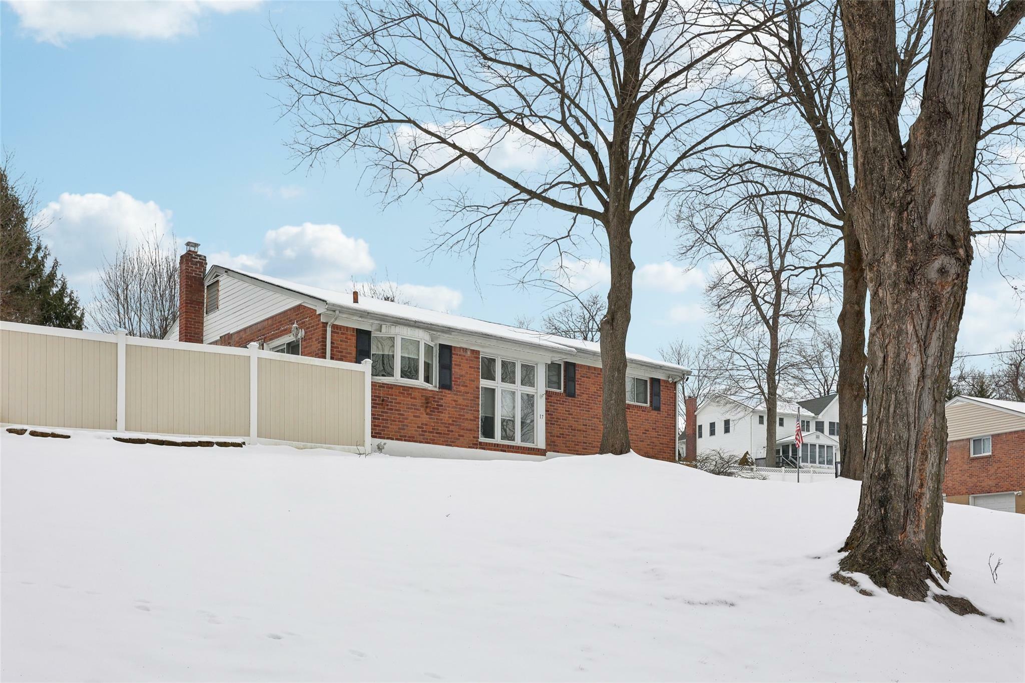 Property Photo:  17 Silver Birch Lane  NY 10965 