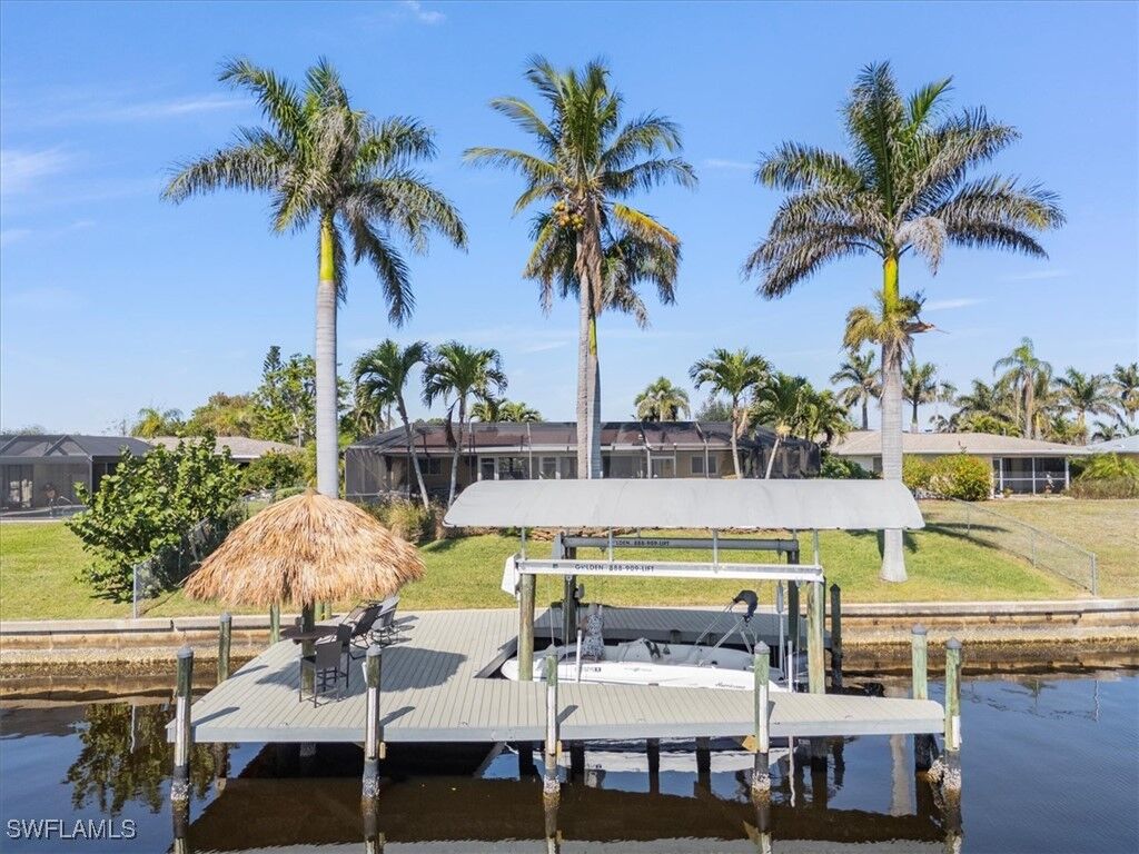 Property Photo:  1044 SE 43rd Street  FL 33904 
