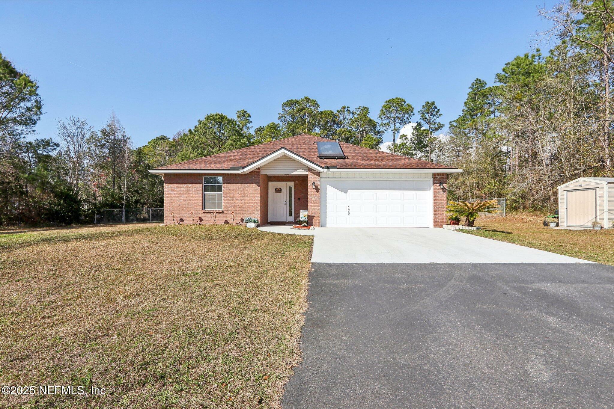 Property Photo: 2452 Oleander Avenue FL 32068
