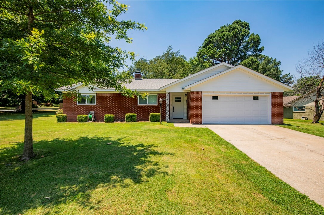 Property Photo:  1400 Buena Vista Circle  AR 72762 