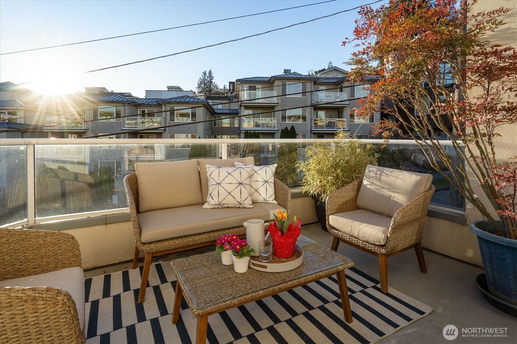 Property Photo: 3900 2nd Avenue NE 401 WA 98105