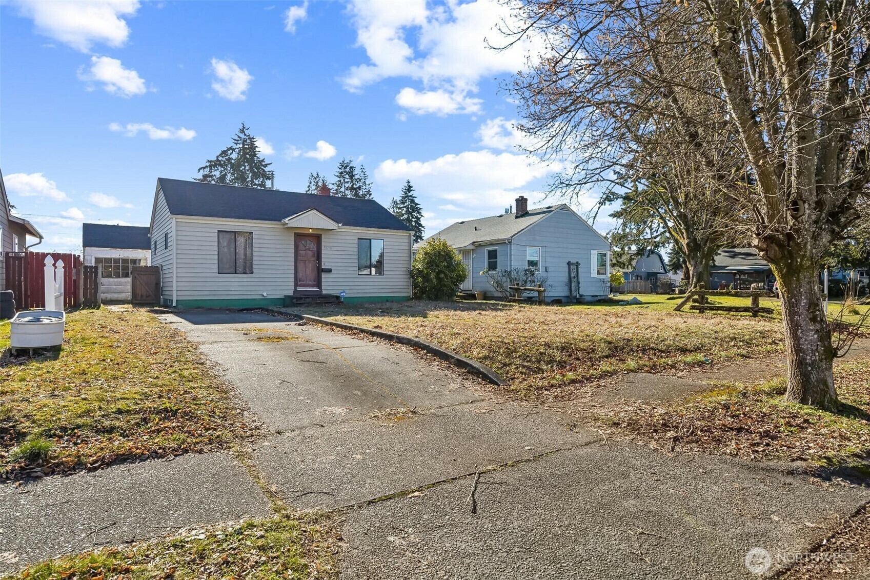 Property Photo:  4618 S American Lake Boulevard  WA 98409 