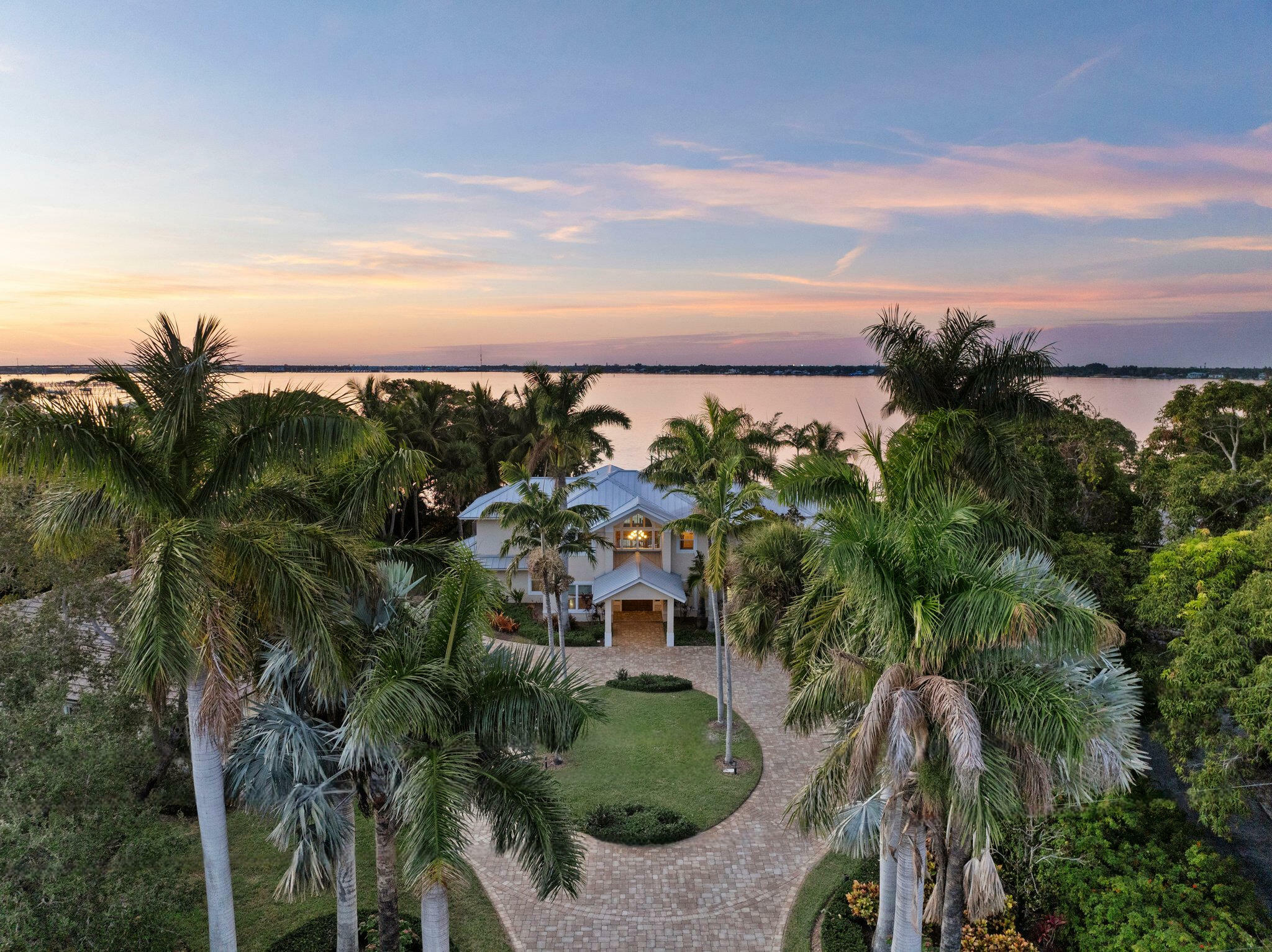 1341 SE Riverside Drive  Stuart FL 34996 photo