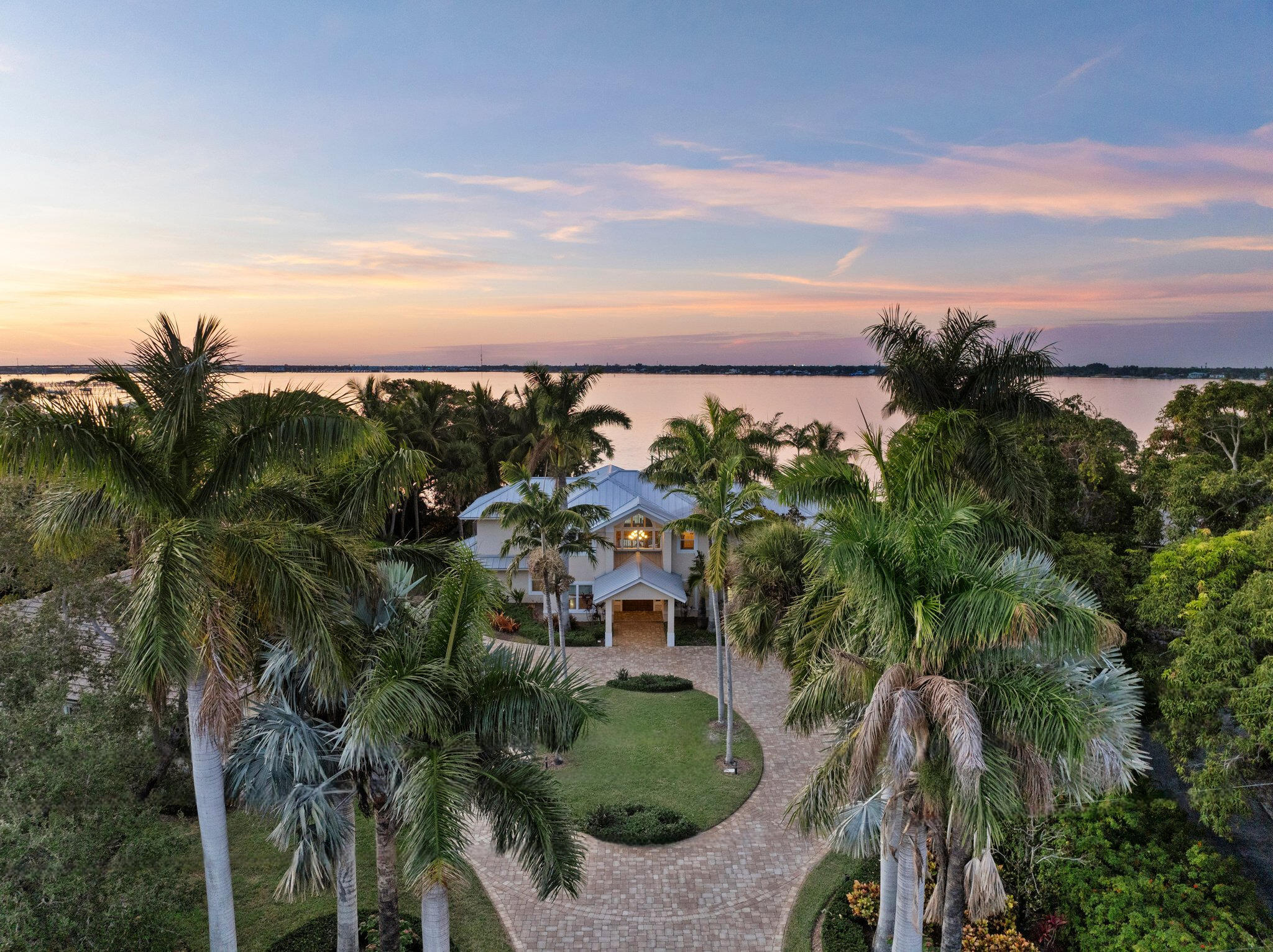 1341 SE Riverside Drive  Stuart FL 34996 photo