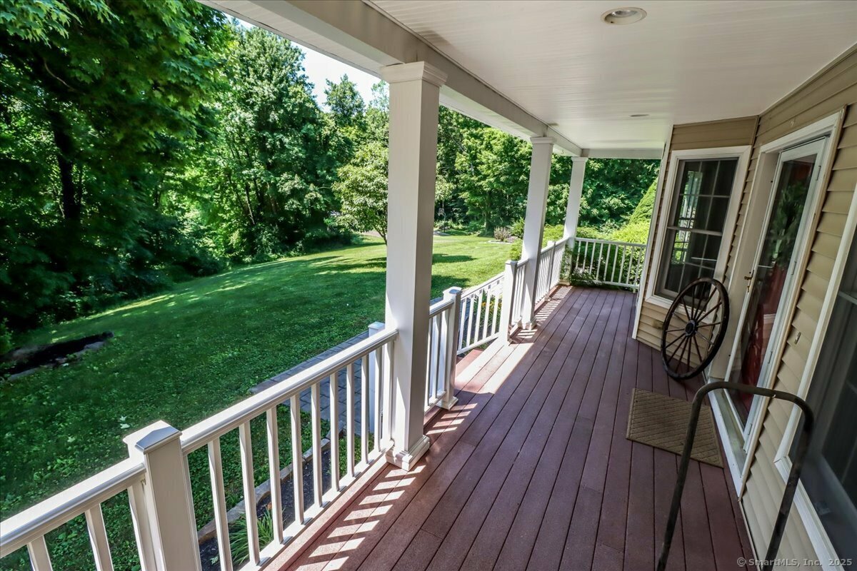 Property Photo:  8 Old Lane  CT 06783 