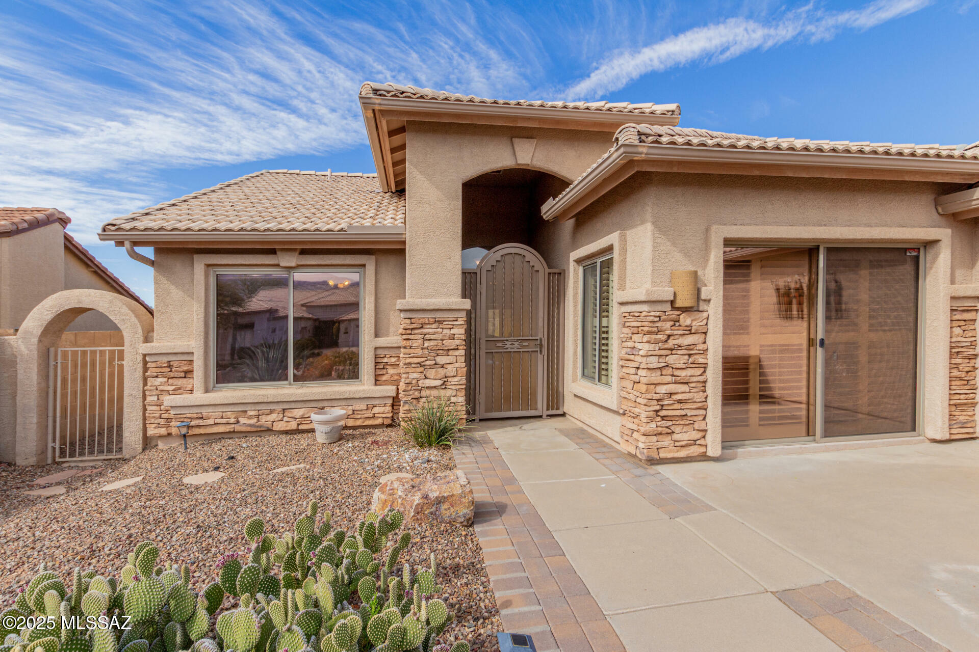 Property Photo:  38662 S Sand Crest Drive  AZ 85739 