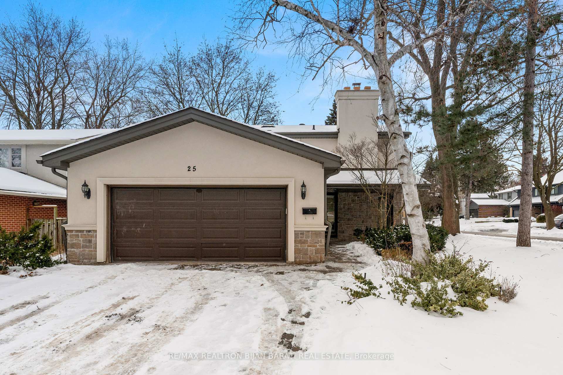 Property Photo: 25 Bamboo Grve ON M3B 2C6