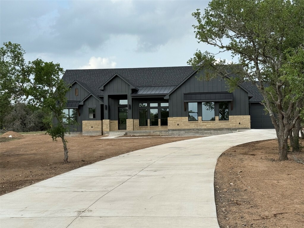 Property Photo: 516 Vale Pond Spur TX 78628
