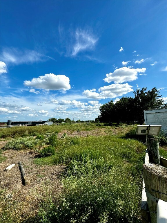 Property Photo:  386 3G Road  TX 78640 