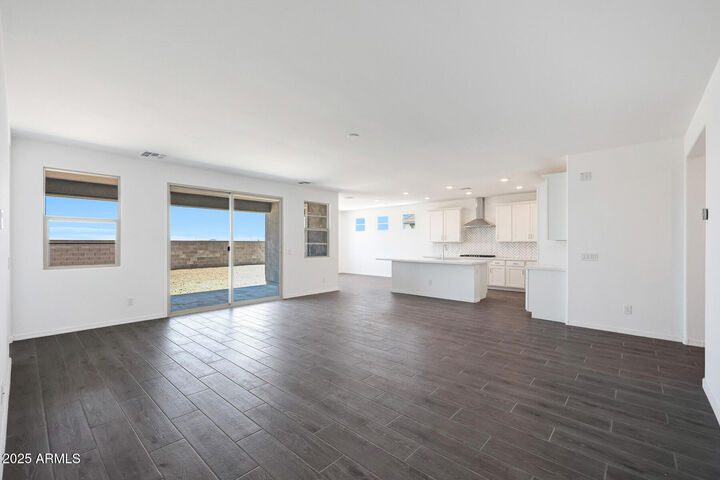 Property Photo:  18447 W Mohave Street  AZ 85338 