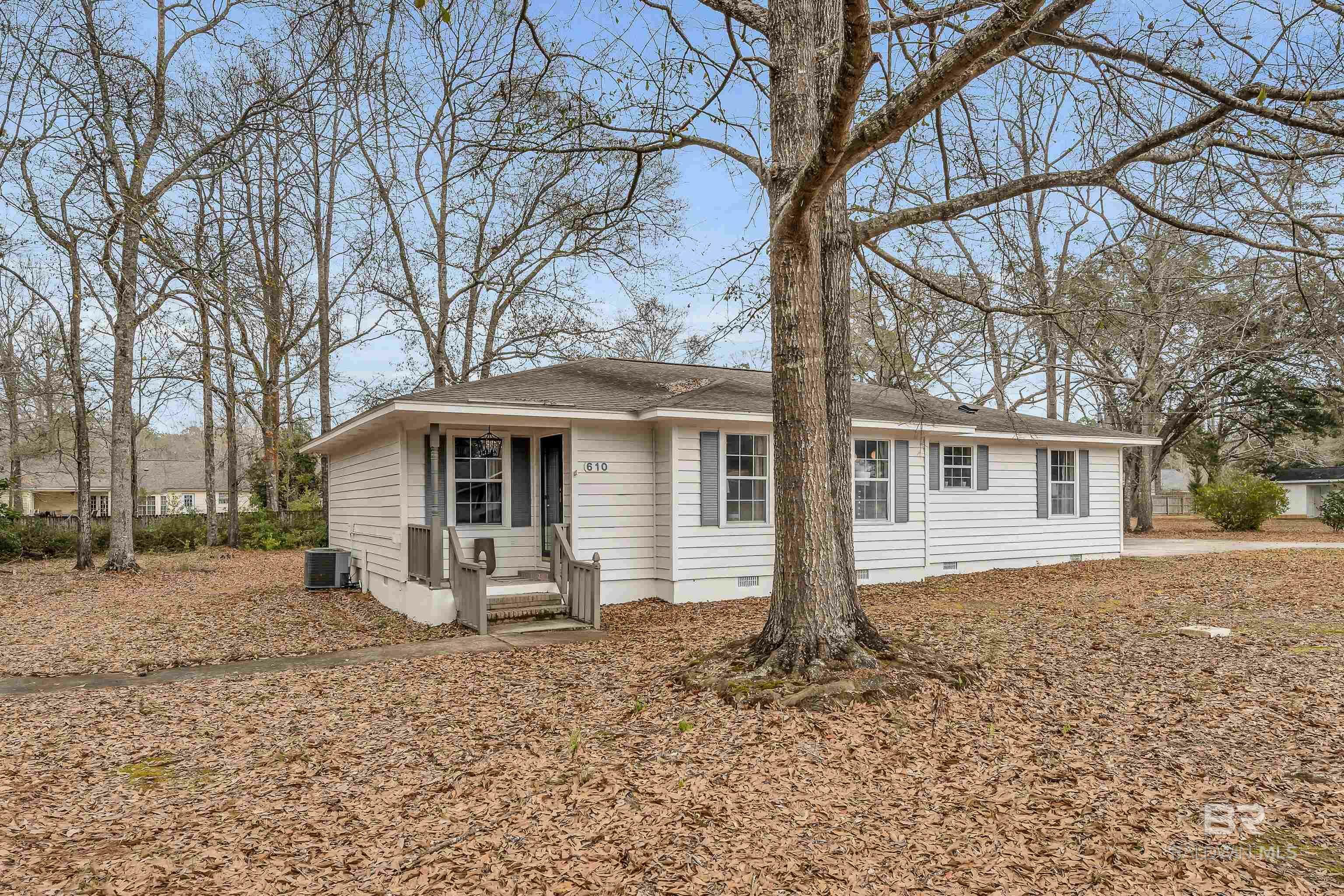 Property Photo:  610 W 7th Street  AL 36507 