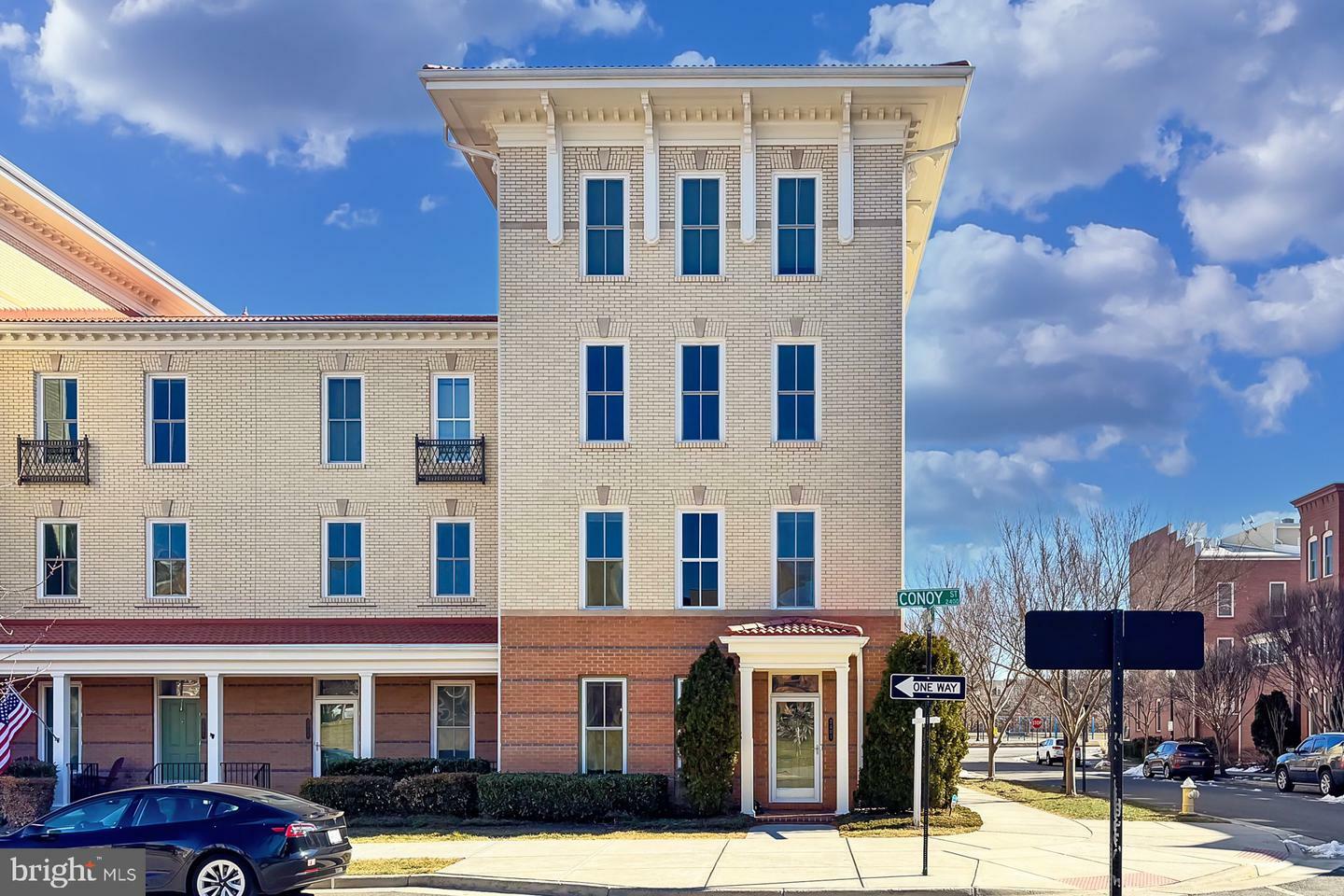 Property Photo: 2401 Conoy Street VA 22301
