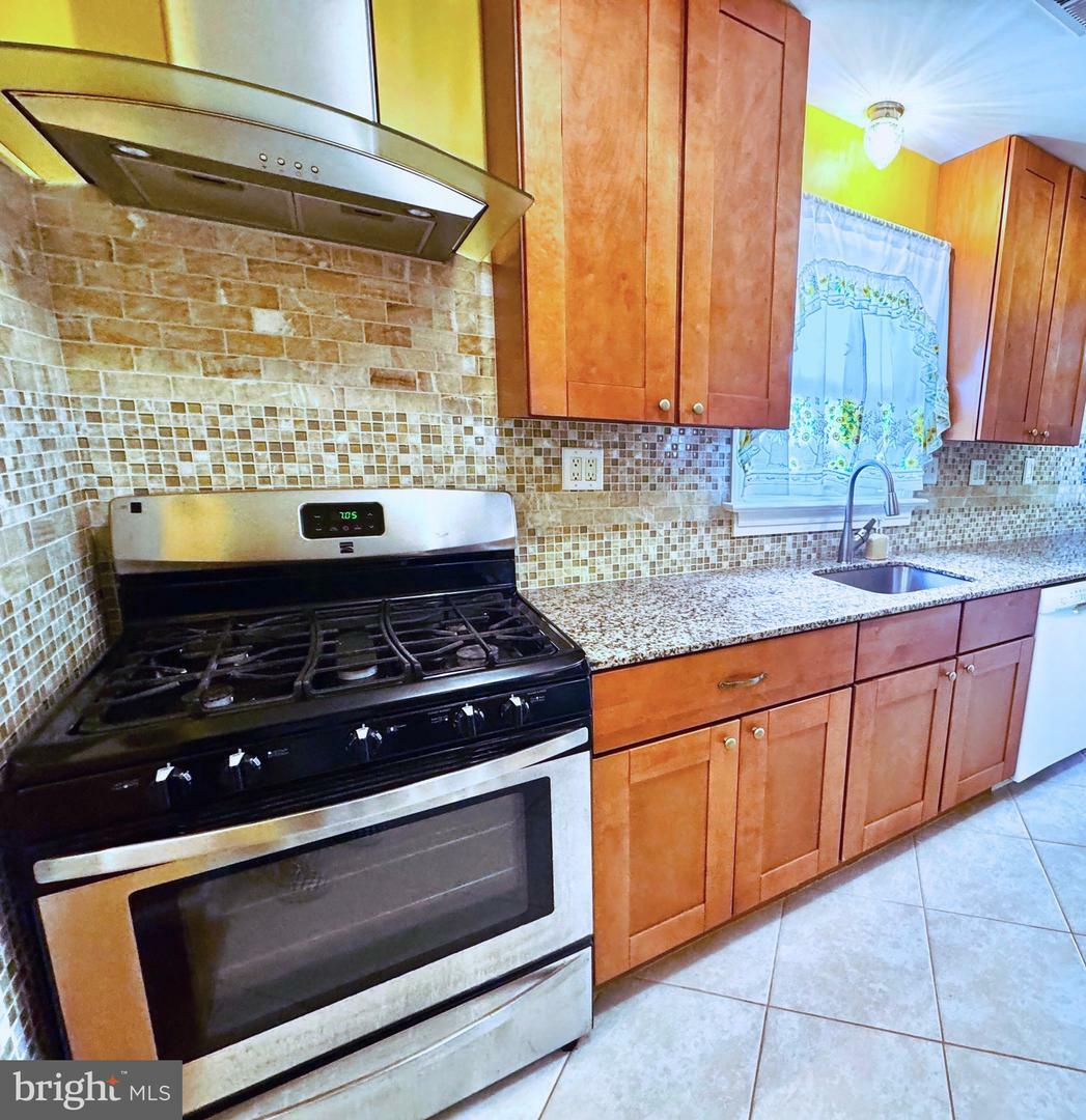 Property Photo: 9309 Byron Street VA 20111