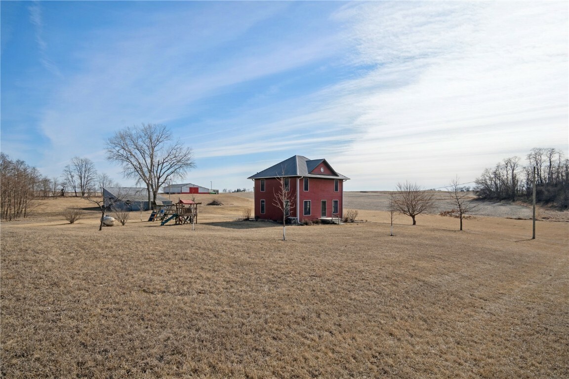 Property Photo:  1108 Yellow Pine Avenue NE  IA 52253 