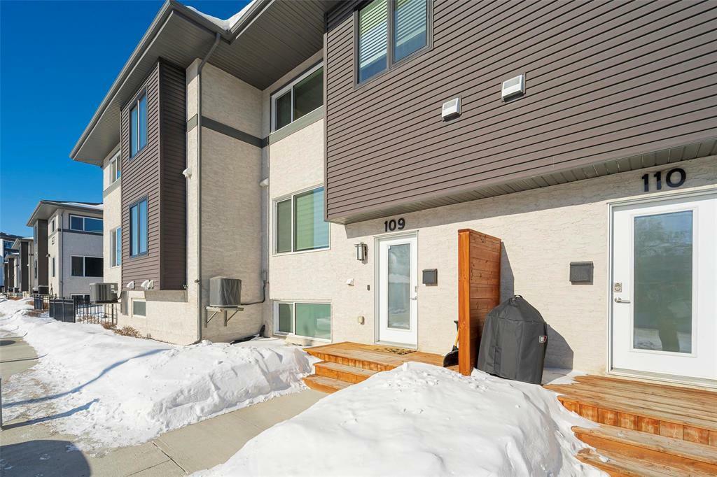 Property Photo:  690 Hugo Street  MB R3L 0J1 