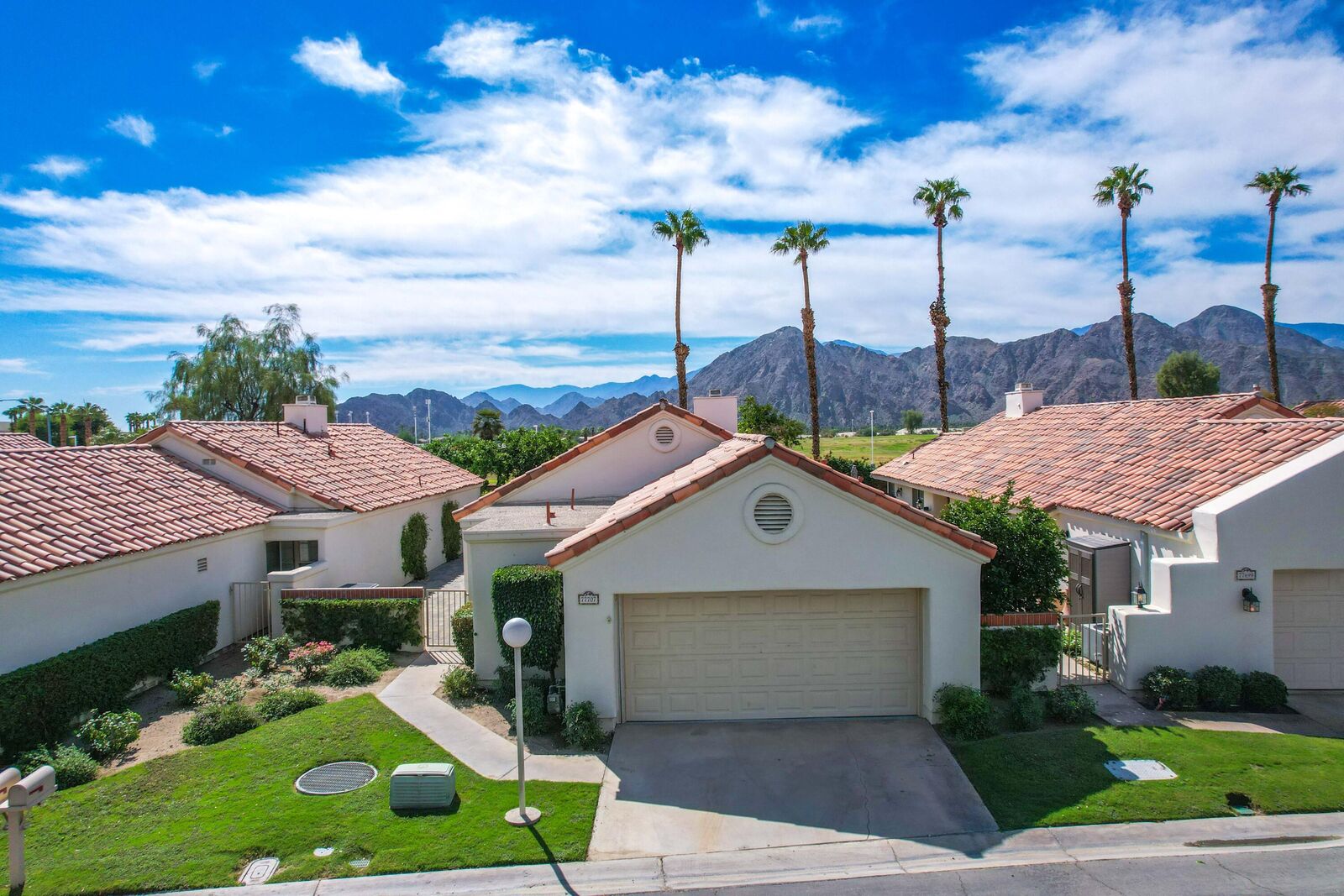 Property Photo:  77707 Calle Las Brisas S  CA 92211 