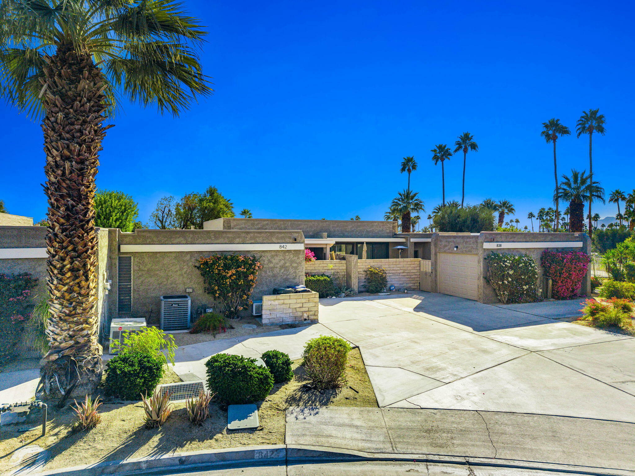 Property Photo:  842 N Calle De Pinos  CA 92262 