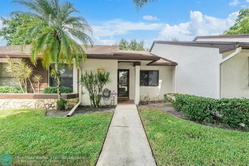 Property Photo:  3208 S Carambola Cir S  FL 33066 