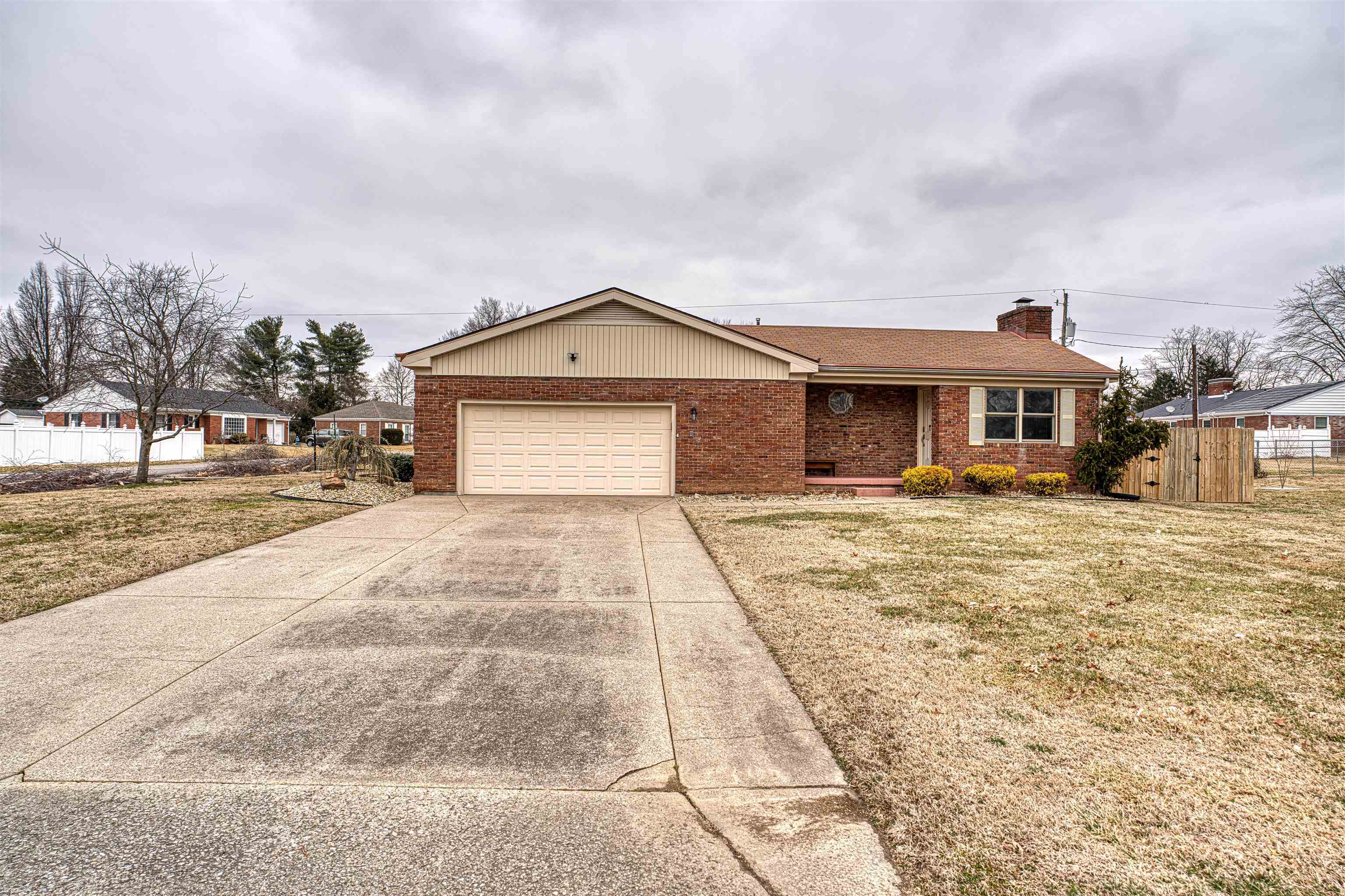 Property Photo:  302 Tartan Dr  KY 42420 