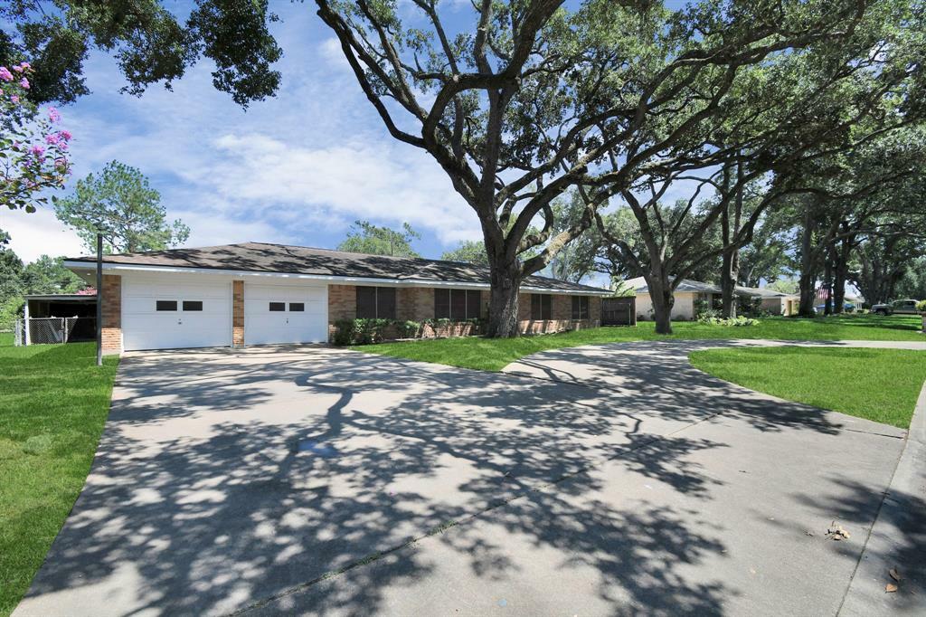 Property Photo:  873 N Fowlkes Street  TX 77474 