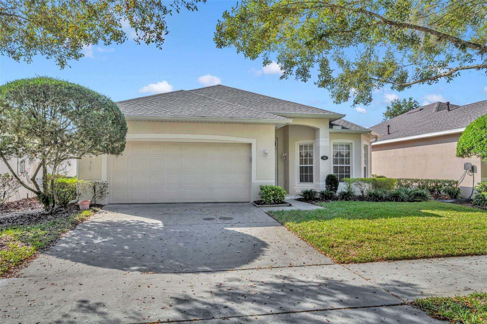 Property Photo: 212 Stonington Way FL 32724