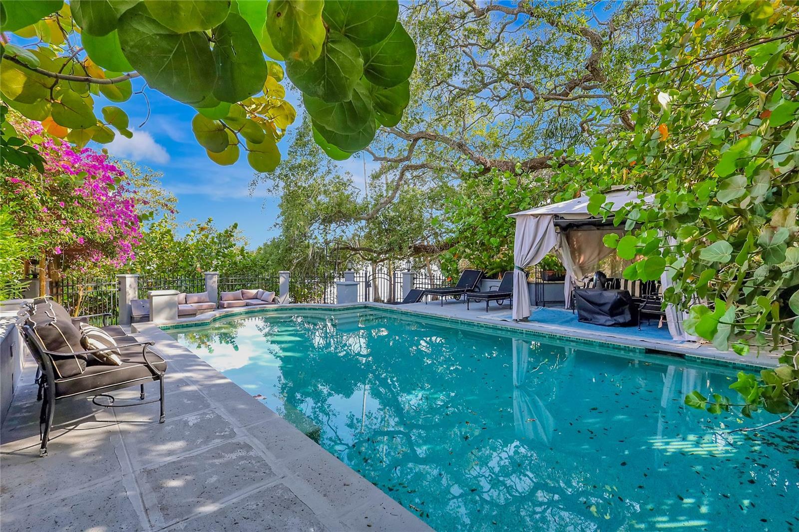 Property Photo: 6220 Bayshore Boulevard FL 33611