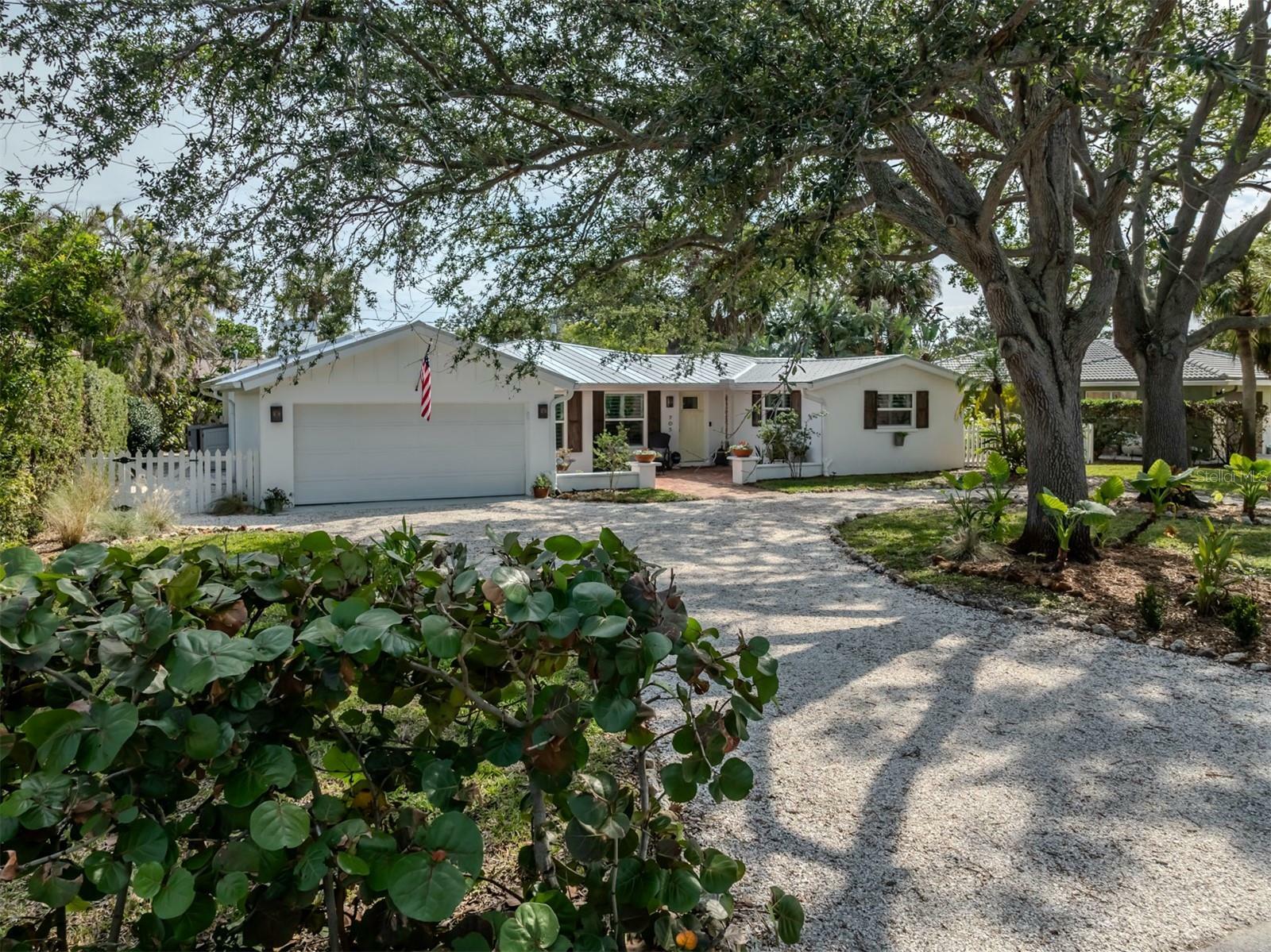 Property Photo:  705 Armada Road N  FL 34285 