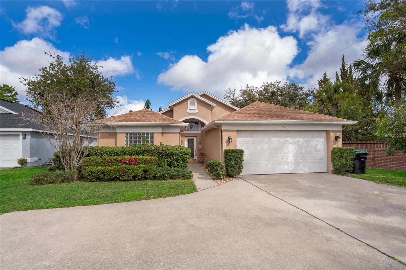 Property Photo:  4901 Marbella Isle Drive  FL 32837 