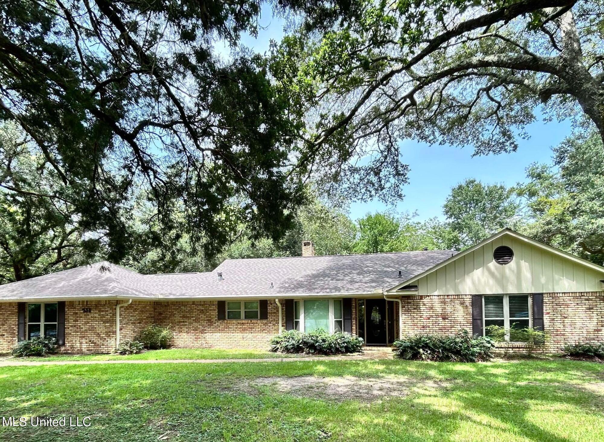 Property Photo: 338 Lovers Lane MS 39564