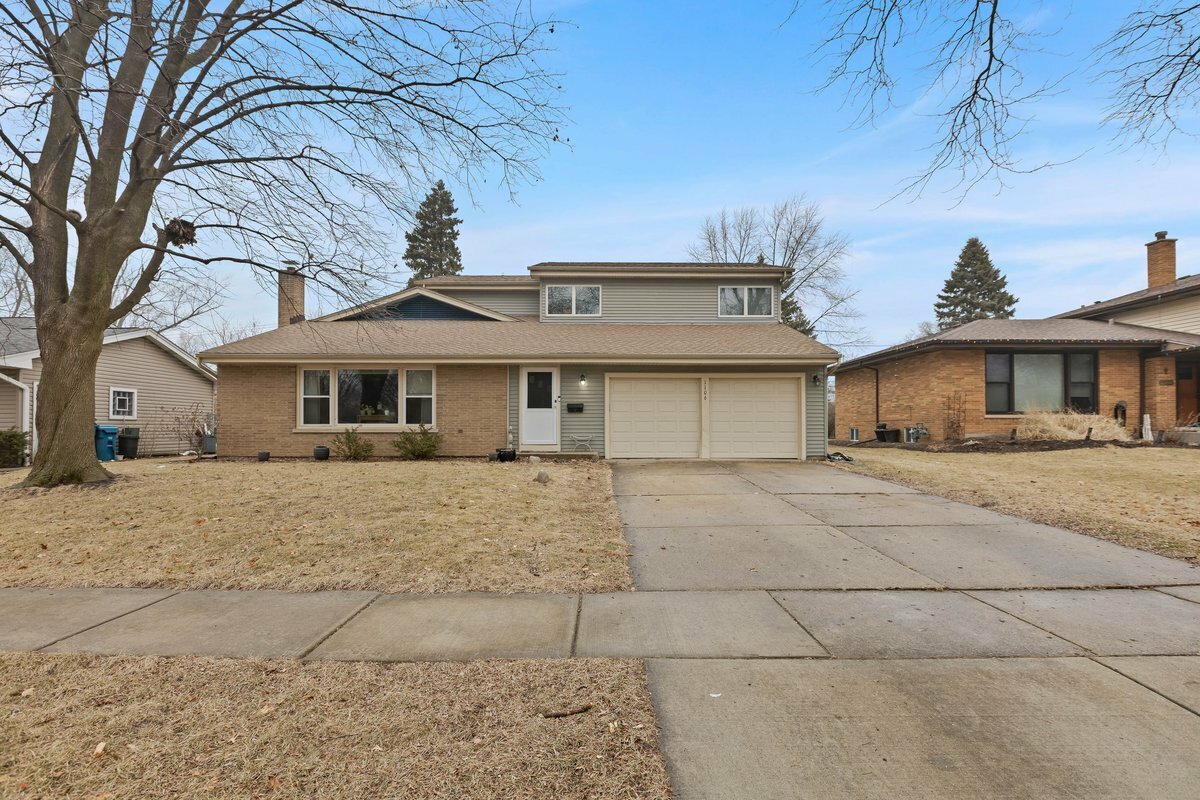 Property Photo:  1106 W Milburn Avenue  IL 60056 