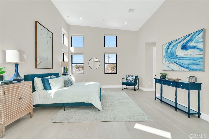 Property Photo: 2319 Huntington Lane B CA 90278