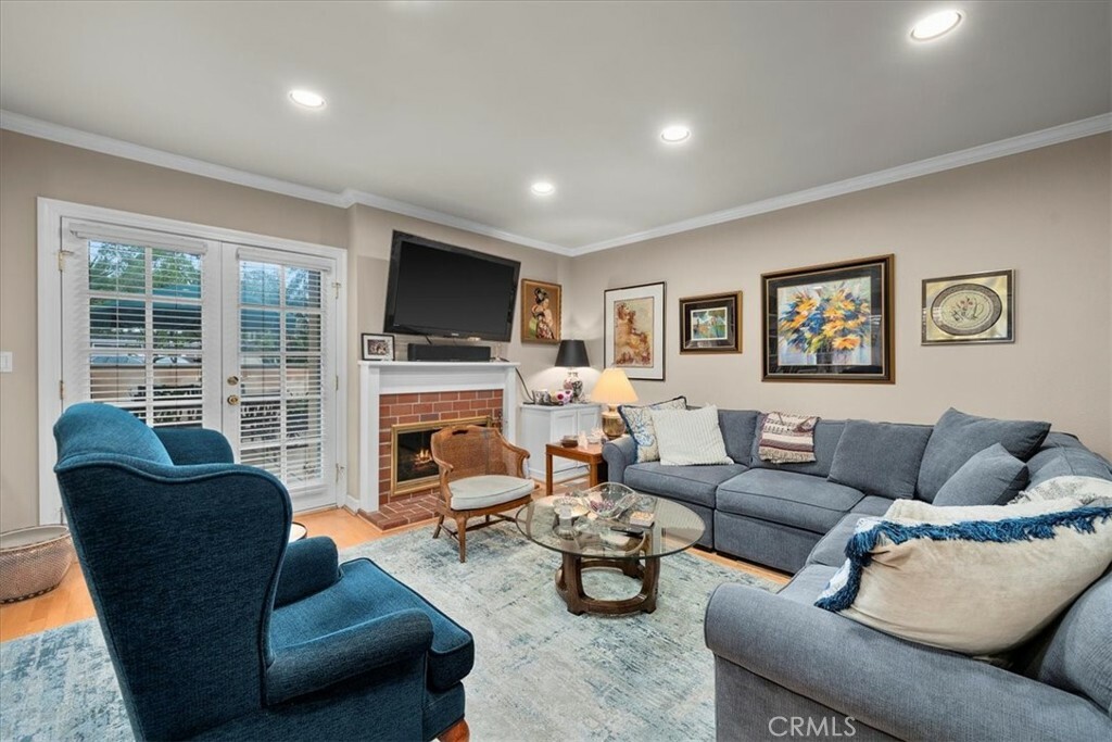 Property Photo: 413 S Broadway A CA 90277