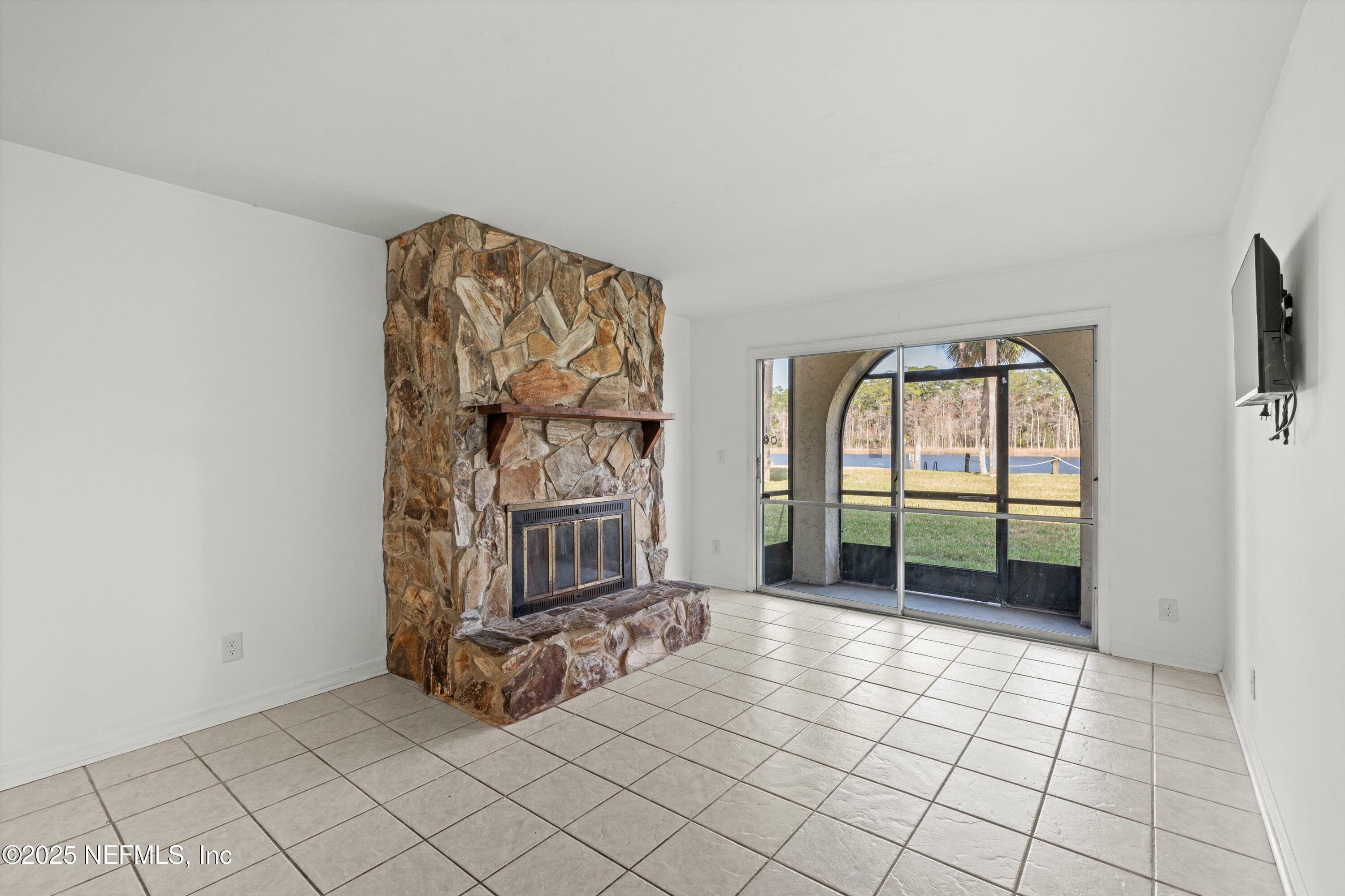 Property Photo: 1530 El Prado Road 2 FL 32216
