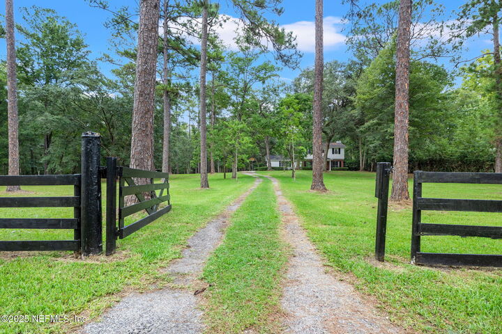 Property Photo:  2061 Laurel Drive  FL 32068 