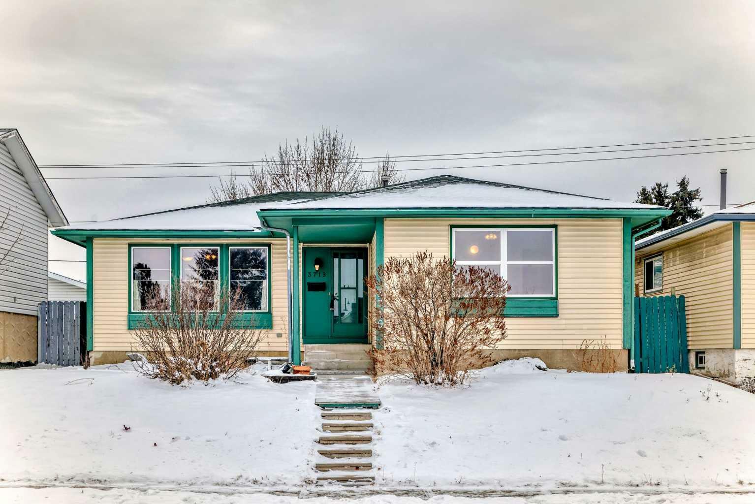 Photo de la propriété:  3719 Whitehorn Drive NE  AB T2Y 5C3 