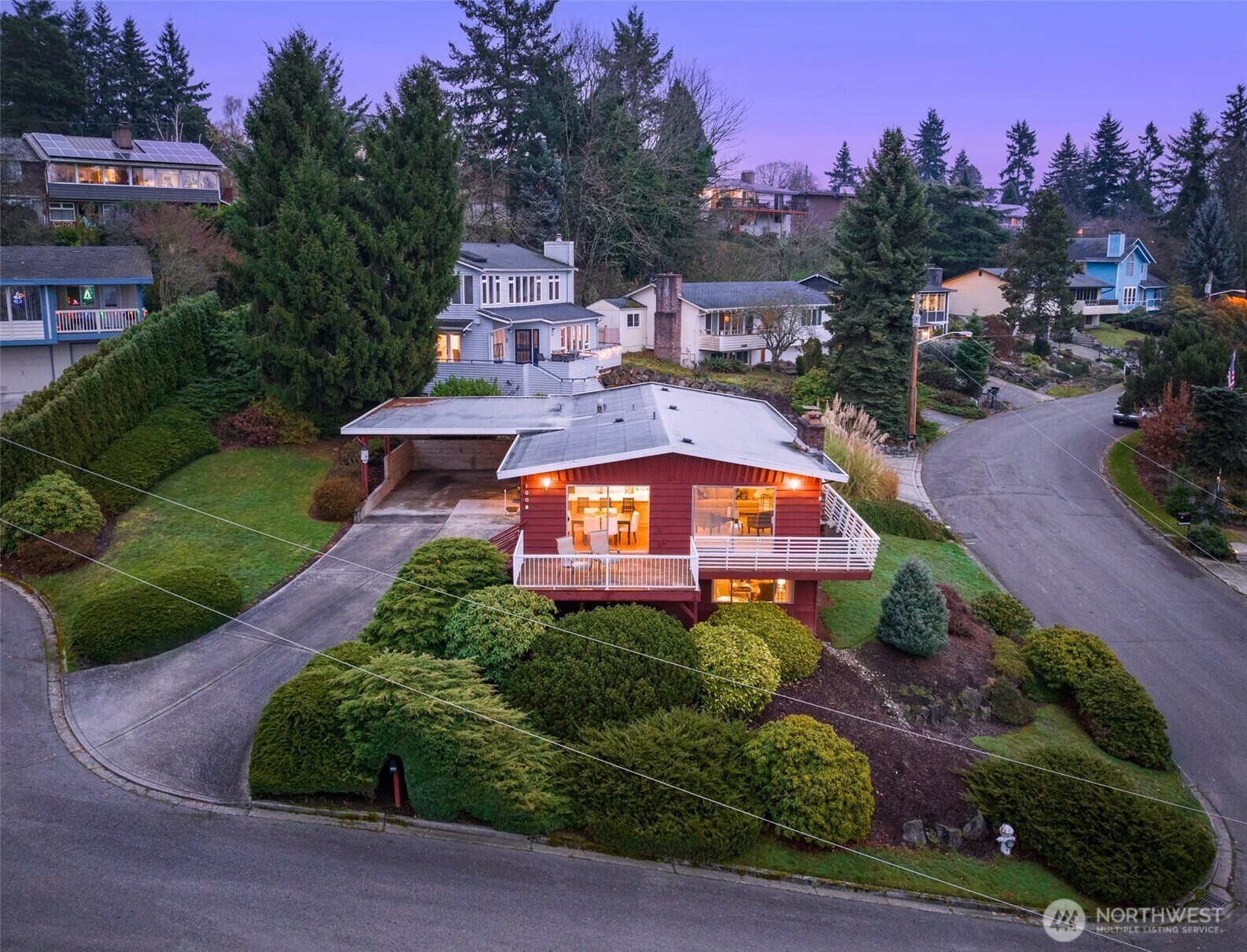 Property Photo:  1008  Crest Place  WA 98031 