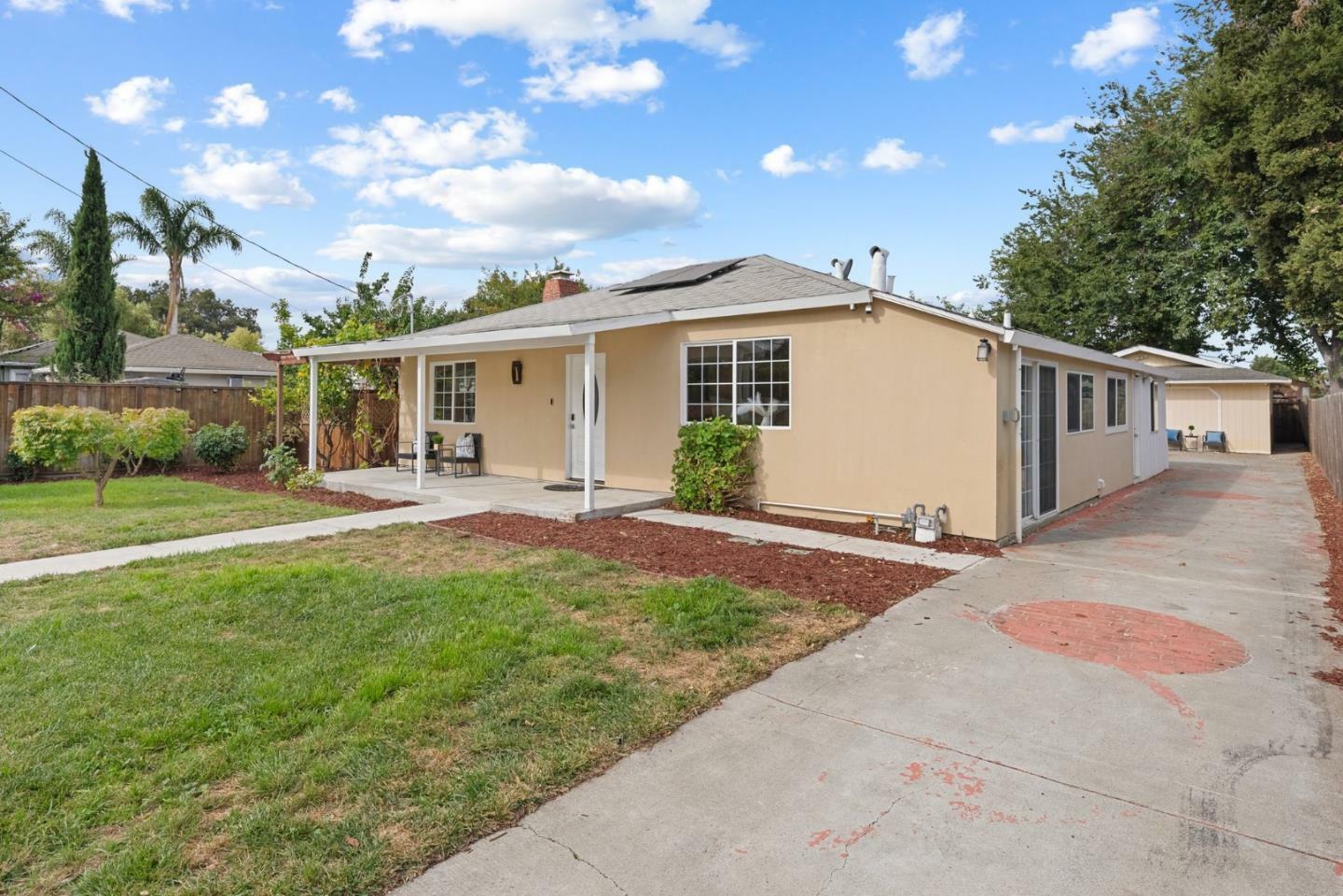 Property Photo:  2301 Poplar Avenue  CA 94303 