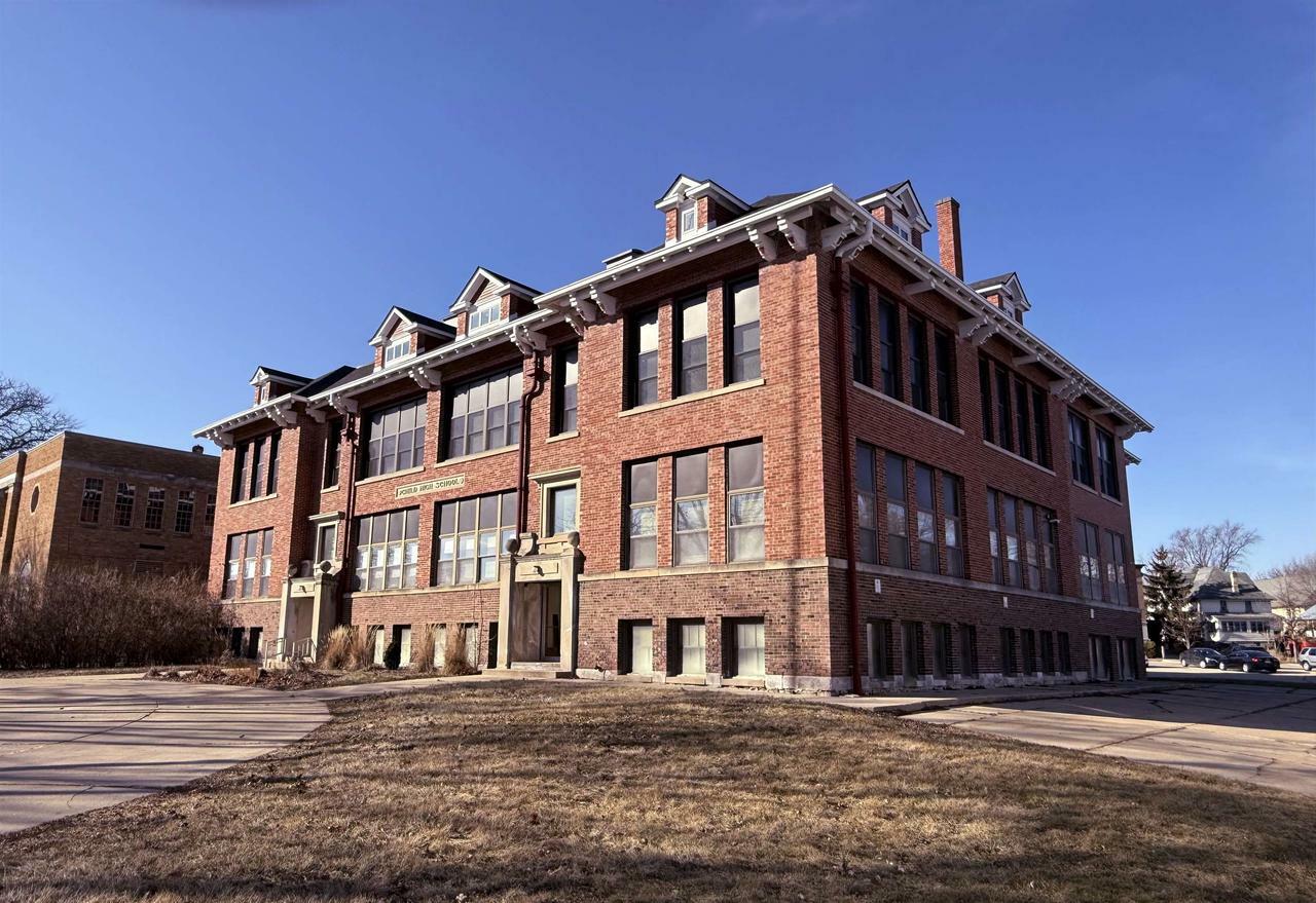 Property Photo: 116 Swift Street 203 WI 53534