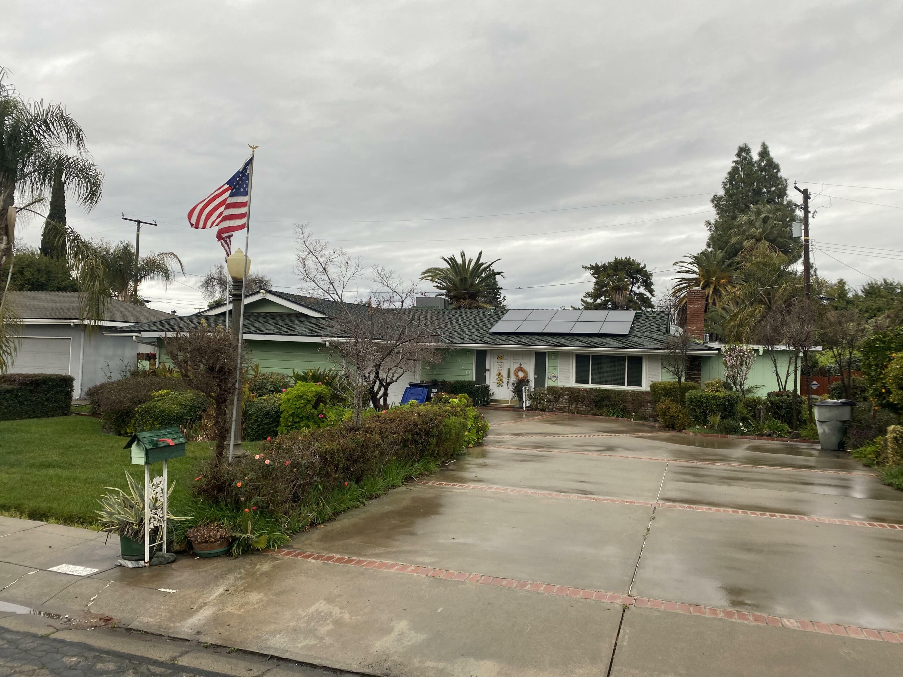 Property Photo:  2820 W Cornell Avenue  CA 93277 