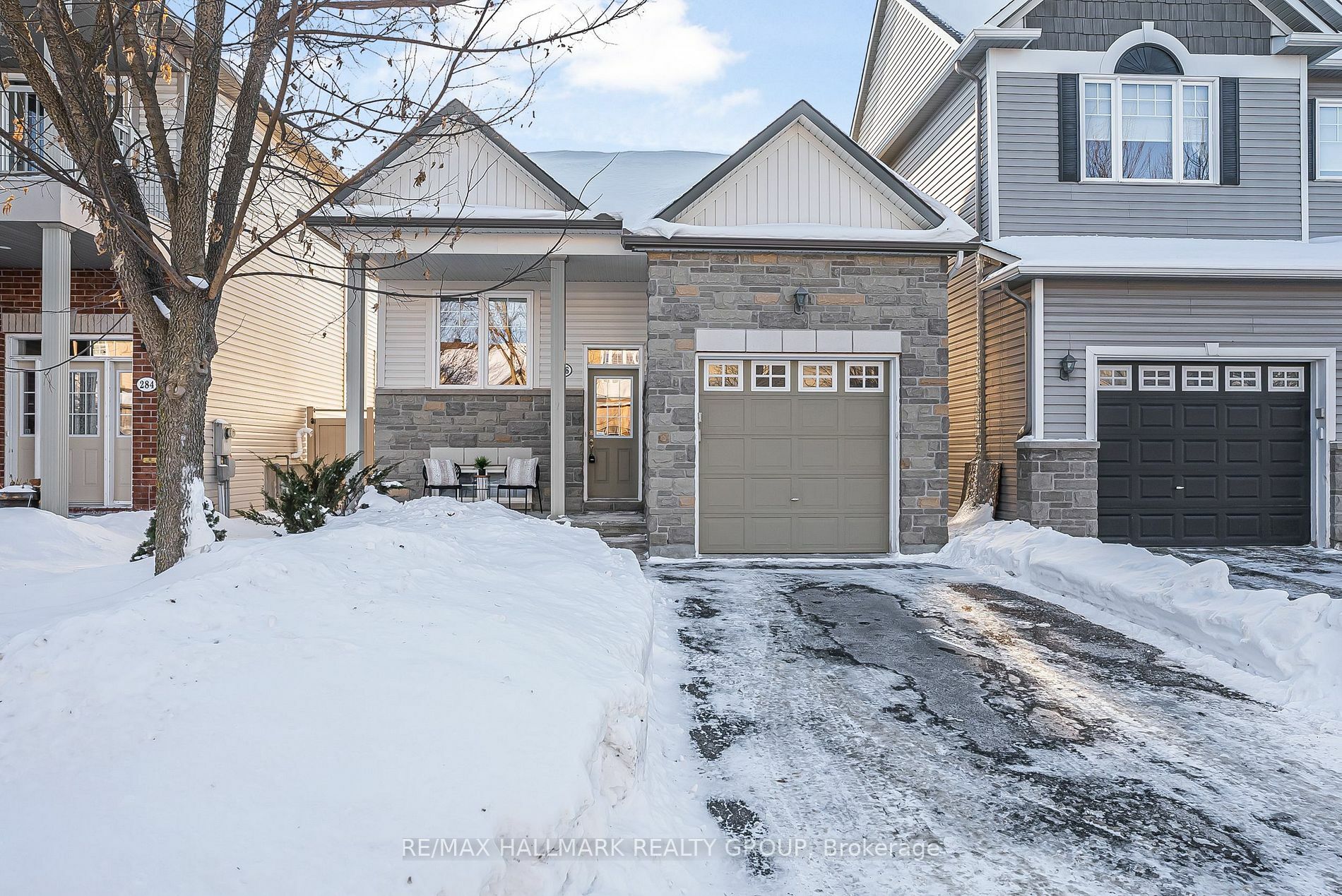 Photo de la propriété:  286 Harthill Way W  ON K2J 0P3 