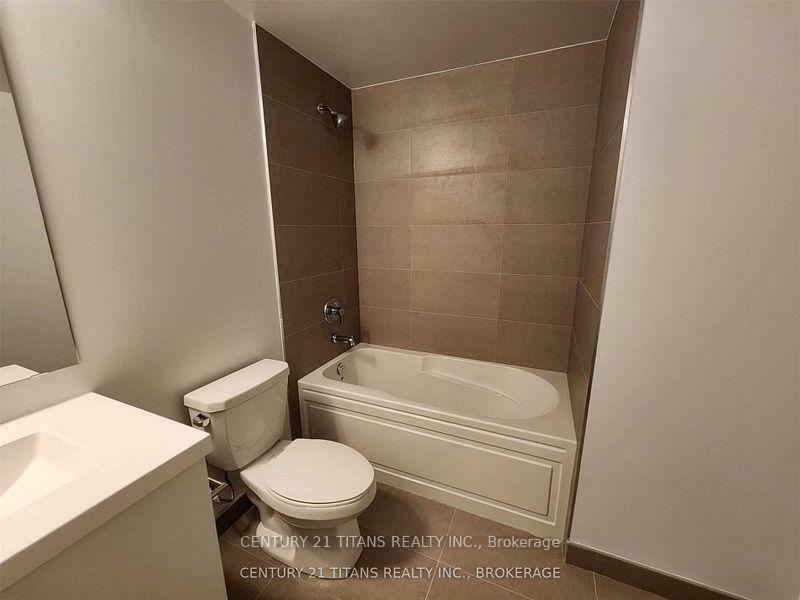 Property Photo: 2550 Simcoe St N 2512 ON L1L 0R5