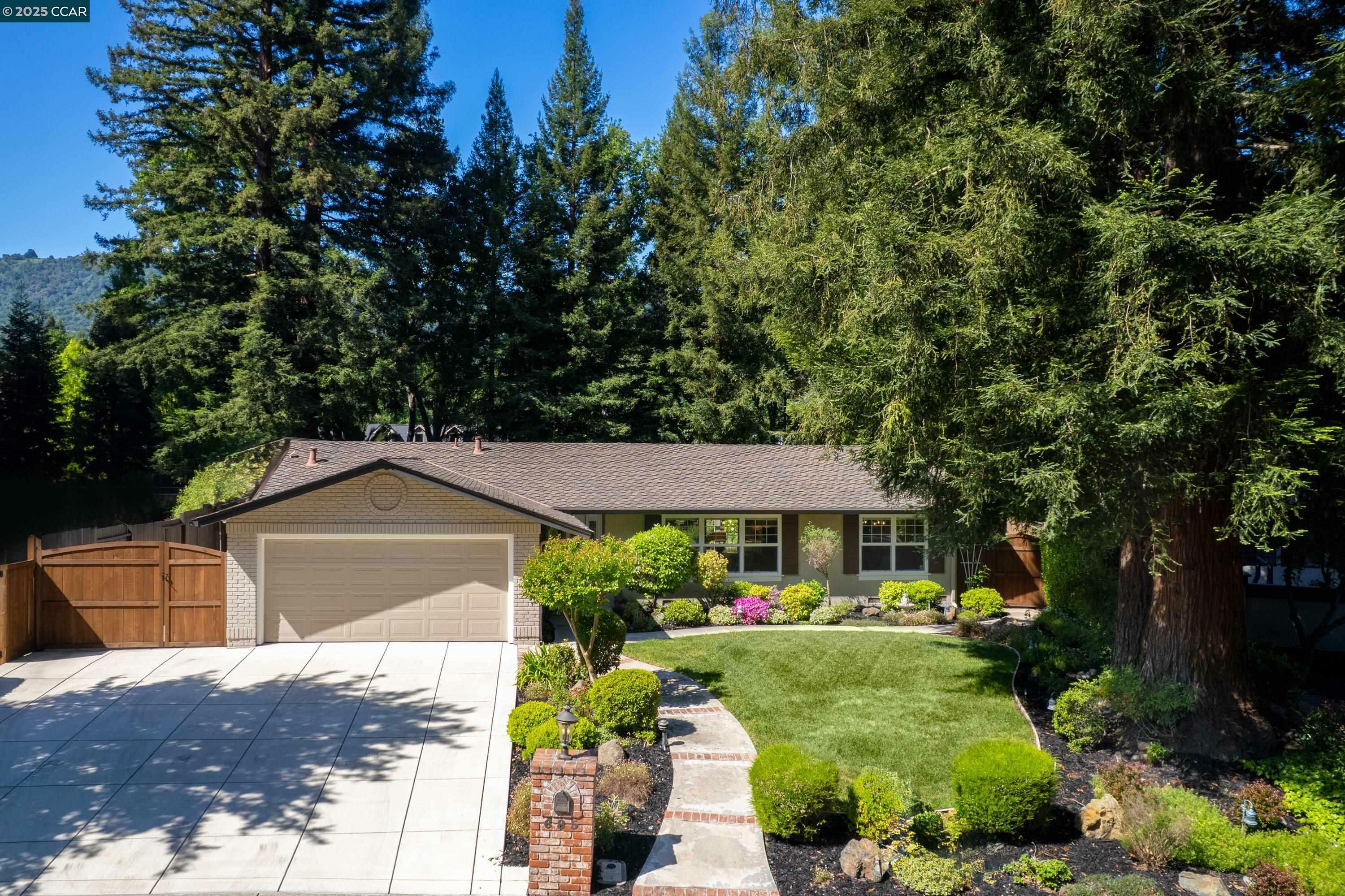 Property Photo: 685 Las Barrancas Dr CA 94526