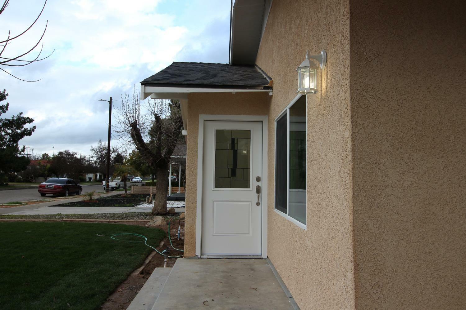 Property Photo:  558 N Acacia Avenue  CA 93654 