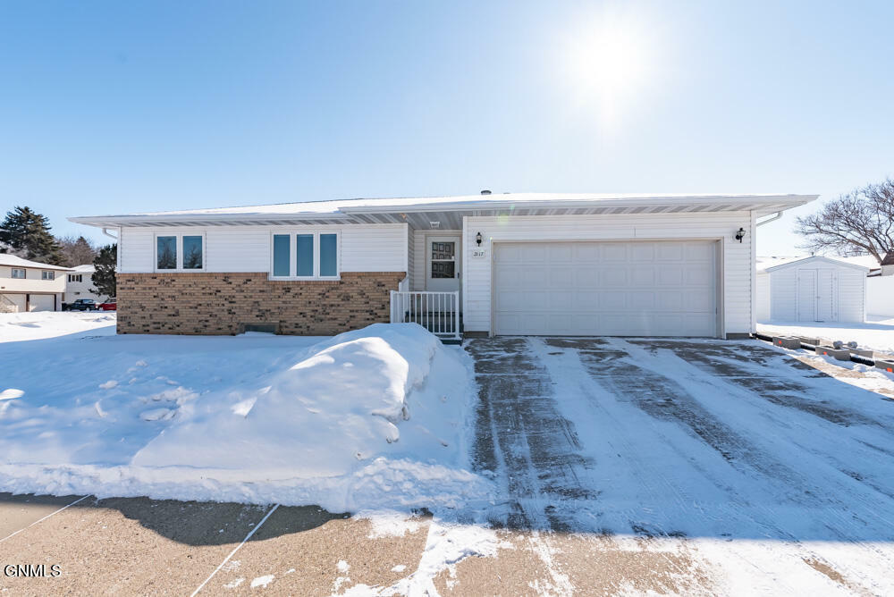 Property Photo:  2117 Harmon Avenue  ND 58501 